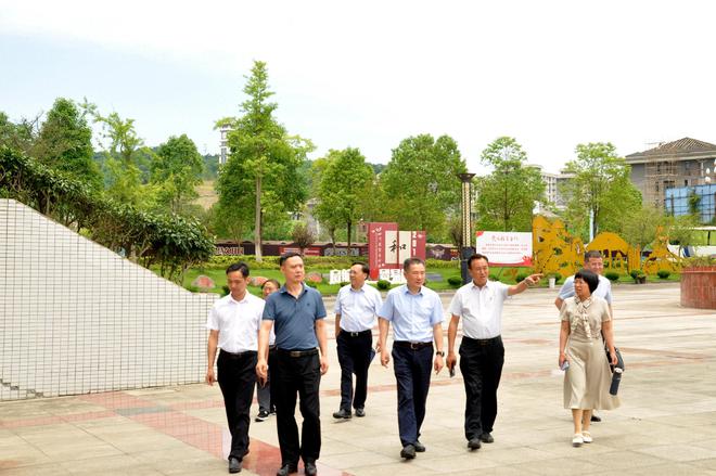 浙江经贸职业技术学院到四川省贸易学校开展落实川浙两省供销合作社《东西部交流合作协议》调研(图1)