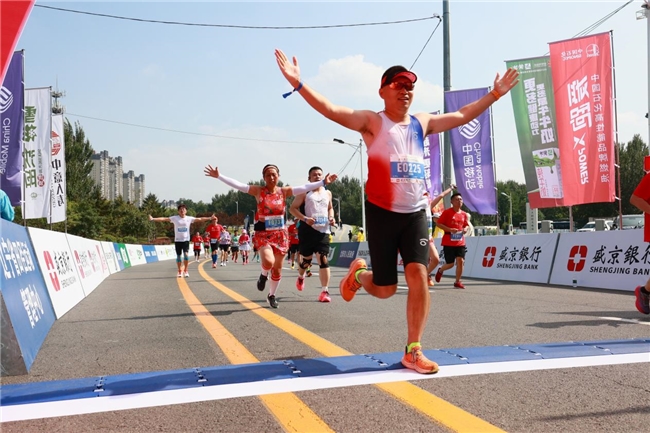 盛京银行2024沈阳马拉松鸣枪开跑(图13)