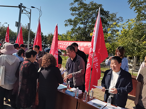 市农业发展服务中心举办2024年科技下乡暨“百名专家服务千家万户种养殖场户”科技赶集活动(图1)