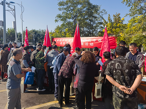 市农业发展服务中心举办2024年科技下乡暨“百名专家服务千家万户种养殖场户”科技赶集活动(图2)