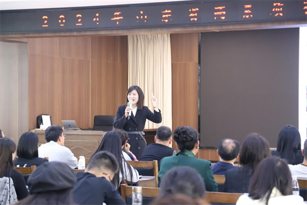 2024年山东省高素质农民电商直播带货实操培训班在下洼镇举办(图1)