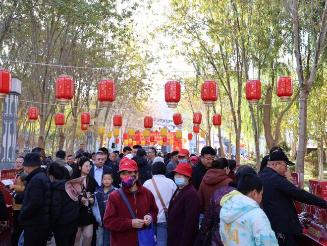 达人看巴州·若羌行巴州自媒体协会组织会员参与2024新疆若羌且末红枣节(图4)