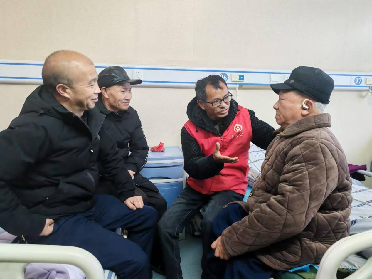 “不务正业”的养殖户14年为乡亲免费理发3万次(图3)