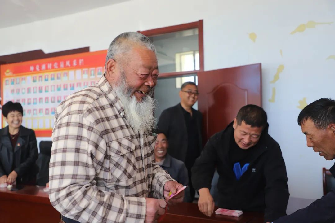 达茂旗：红色引擎助力合作社走上致富新赛道(图1)
