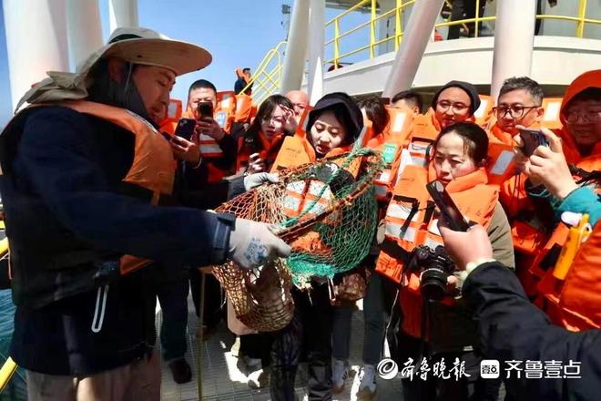 青春华章向海图强溯源长岛“蓝色粮仓”揭开三文鱼深远海养殖神秘面纱(图6)