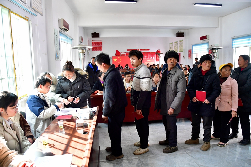 年底分红如约至！朱昌镇赵官村村民喜获村集体经济“第一桶金”(图1)