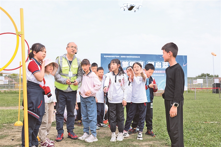 四川成都青白江区弥牟镇狮子村：田间智慧耕耘村里业态兴旺(图2)
